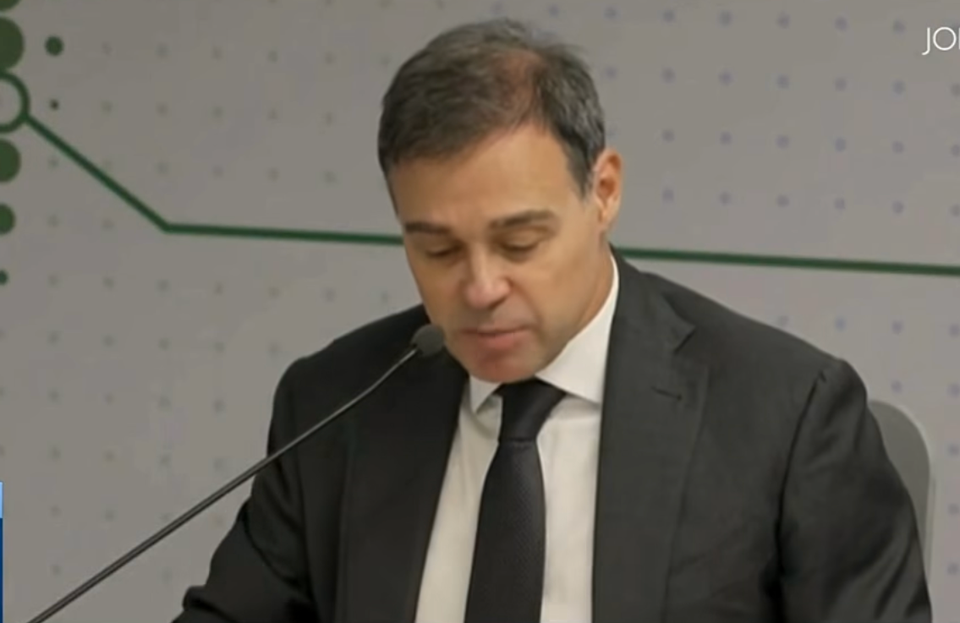 Moraes pede ao presidente do STF que Mendonça seja investigado; ASSISTA VÍDEO