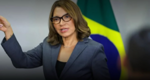 Janja enfrenta nova onda de críticas e agora até ala jovem do PT se volta contra ela