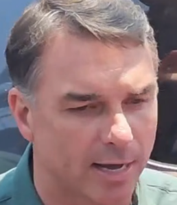 PLANTÃO DBN: Flávio Bolsonaro dá entrevista após visitar Jair Bolsonaro e relata como foi o reencontro; ASSISTA