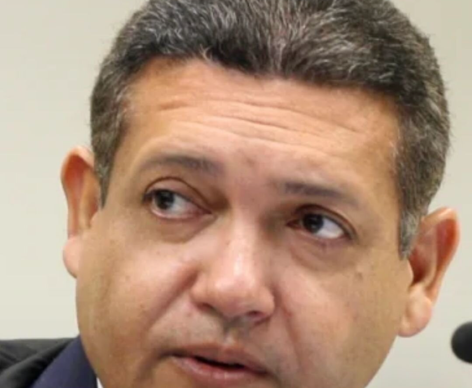 URGENTE: Nunes Marques manda Meta fazer pente-fino em canal de WhatsApp Pró-Lula